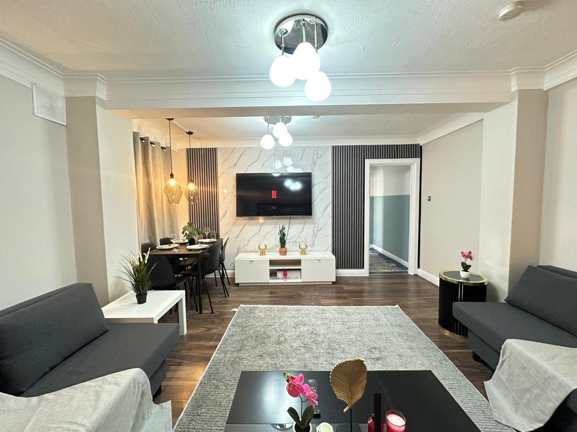 Hyde Park Comfortable Two Bedroom Apartament Londra