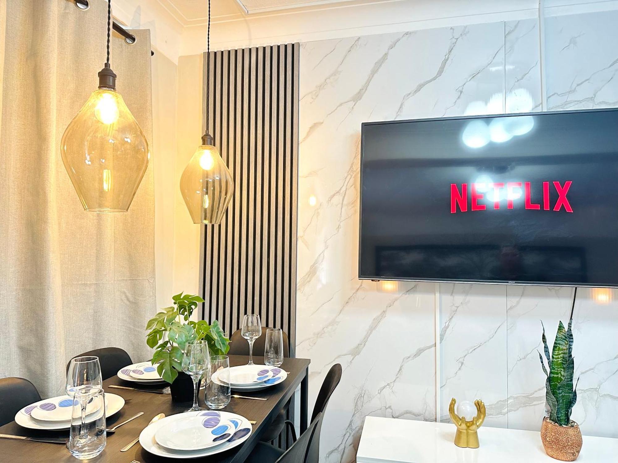 Hyde Park Comfortable Two Bedroom Apartament *