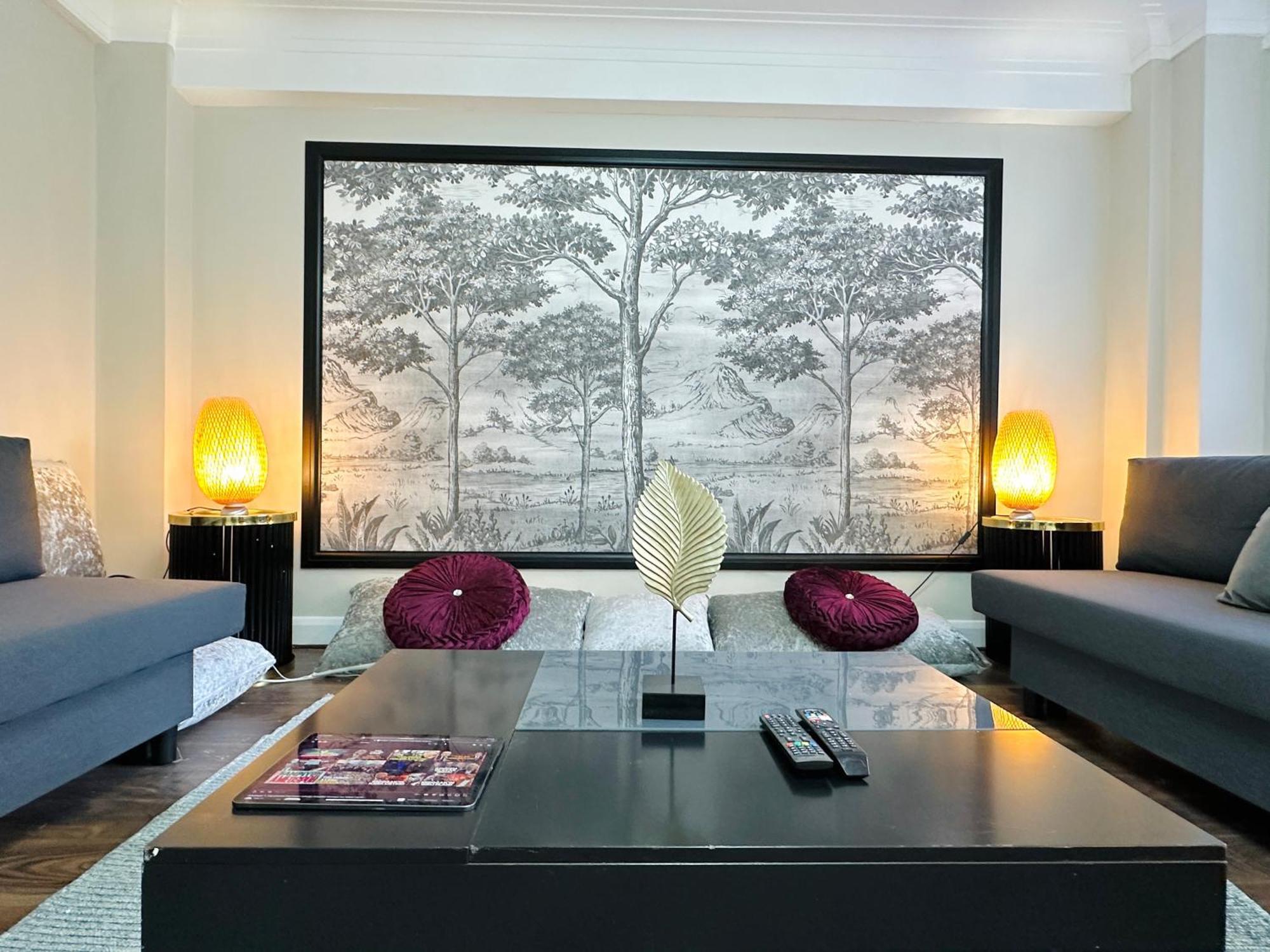 Hyde Park Comfortable Two Bedroom Apartament Londra