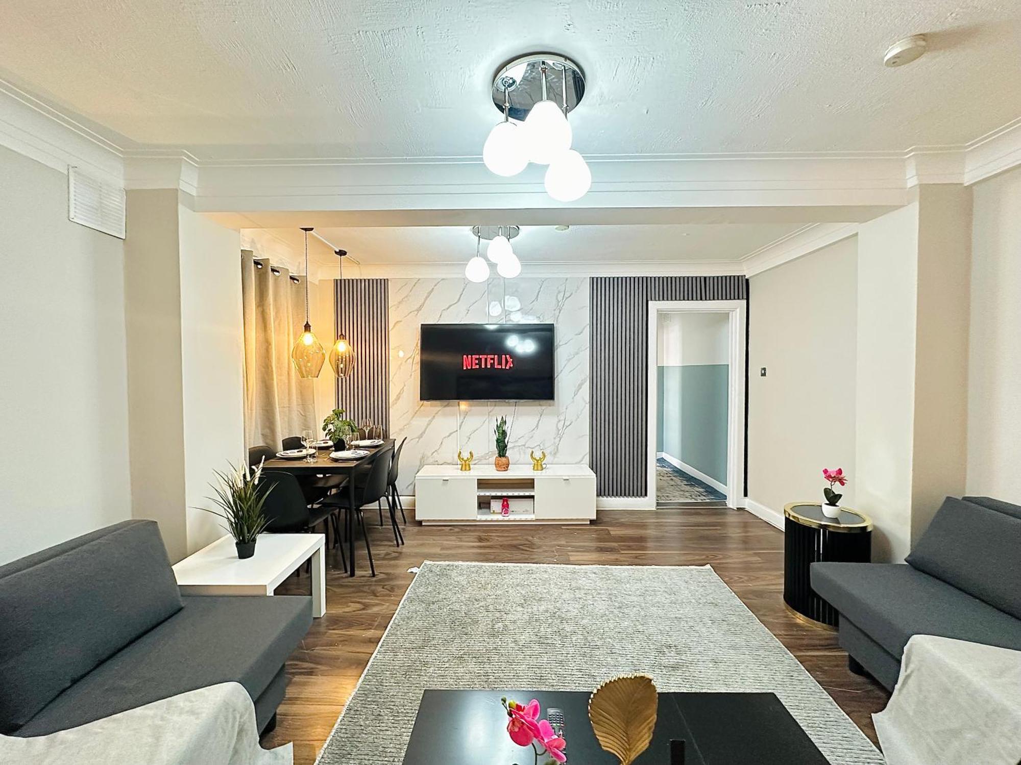 Hyde Park Comfortable Two Bedroom Apartament Londra
